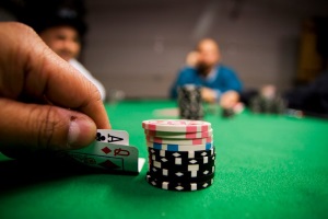 Как следует разыгрывать натс в покере?
