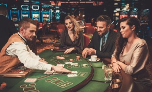 По сколько фишек раздавать в покере?